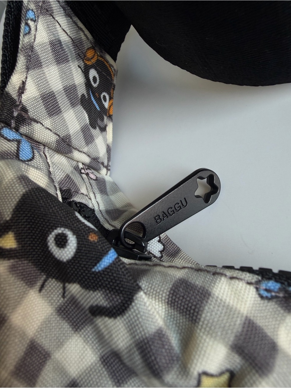 NWT BAGGU Chococat Medium Crescent Bag - Picture 4 of 7